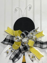 Load image into Gallery viewer, Bee Door Hanger