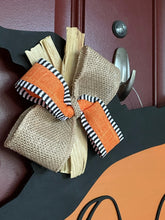 Load image into Gallery viewer, Jack O Lantern Door Hanger